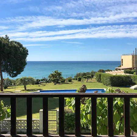 At084 Piscina Compartida Con 3 Casas Y Vistas Al Mar Casa de vacances Torredembarra
